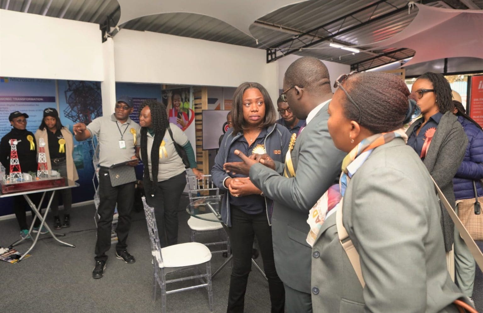 COMMERCE, TRADE AND INDUSTRY MINISTER VISITS IDC STAND. Industrial