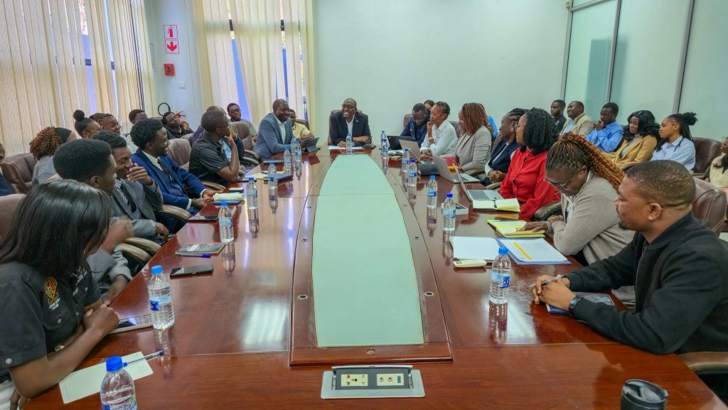 UNZADESA students and IDC representatives take part in a roundtable discussion.