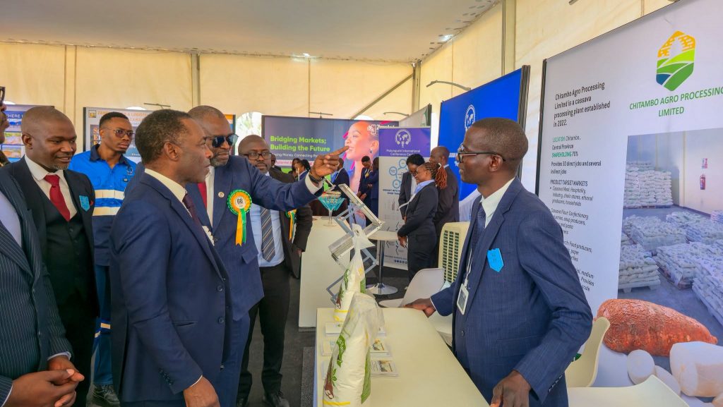 An official delegation visits a portfolio company exhibit at the IDC pavilion.