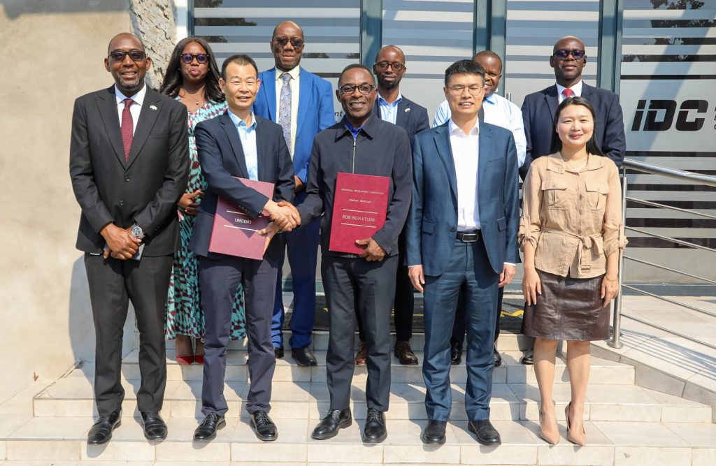 IDC and Rong Xing delegations pose together at the signing ceremony.