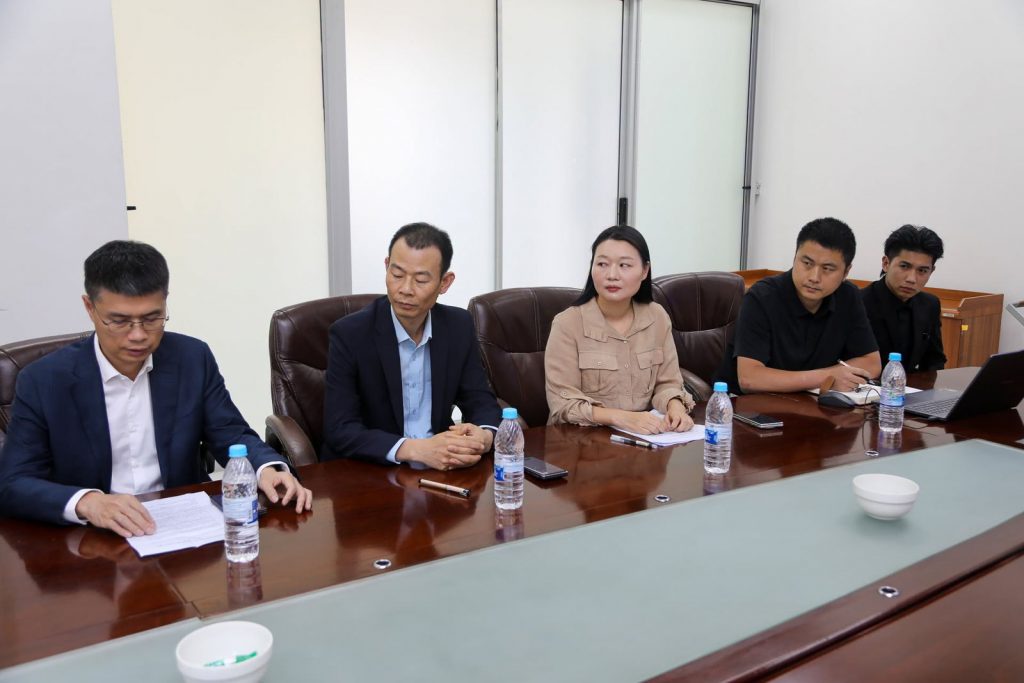 Rong Xing and IDC representatives attend a meeting at the IDC office.